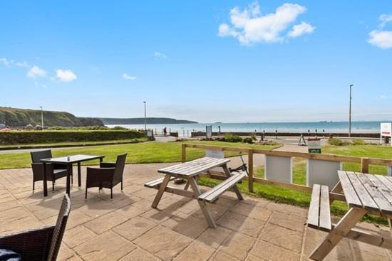 Anchor Guest House Haverfordwest Extérieur photo